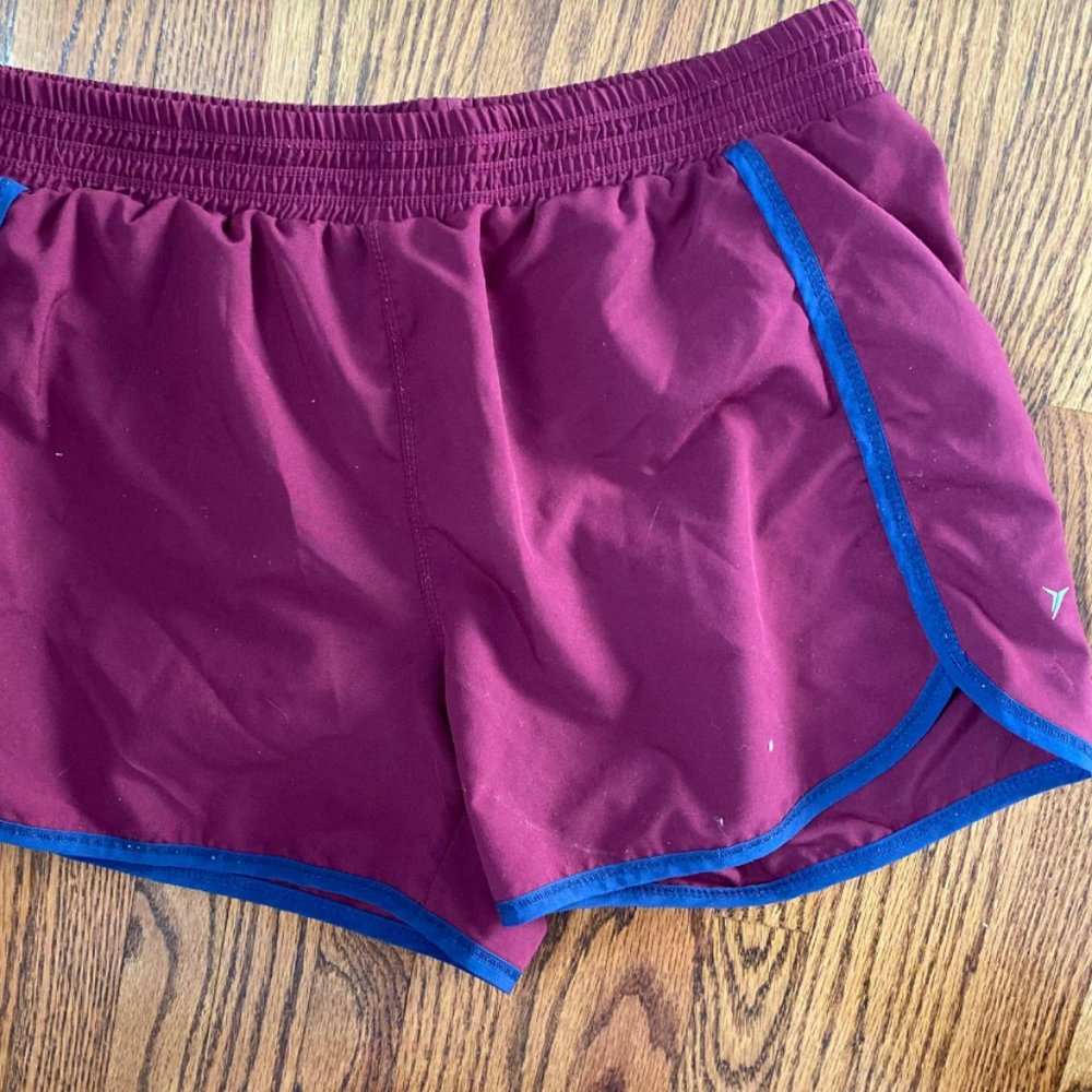 Basic burgandy athletic shorts